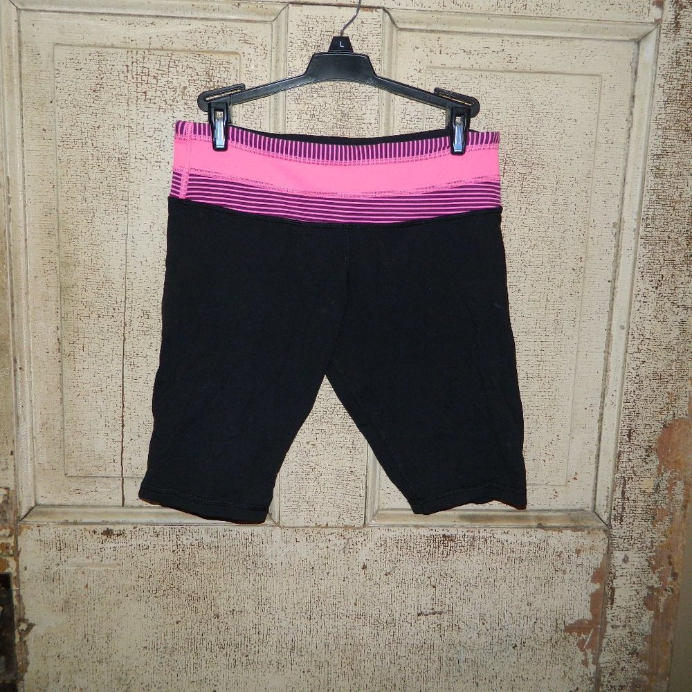 Lululemon Quilt Spring Groove Bike Shorts Reversible size 6/8 READ (L-16)